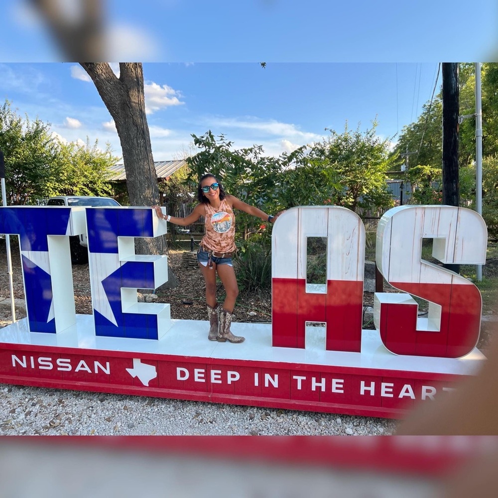 Meet your Posher, Desi